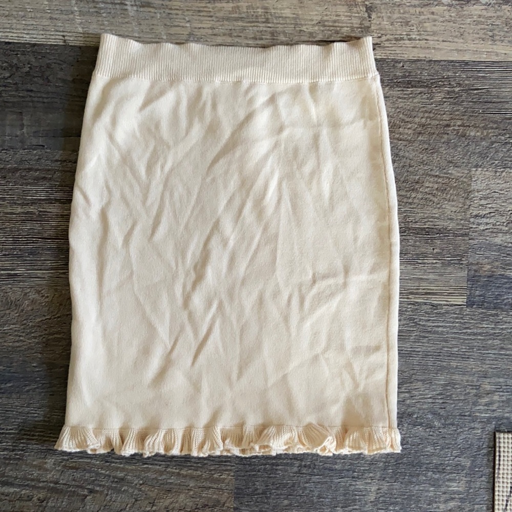 White/cream skirt